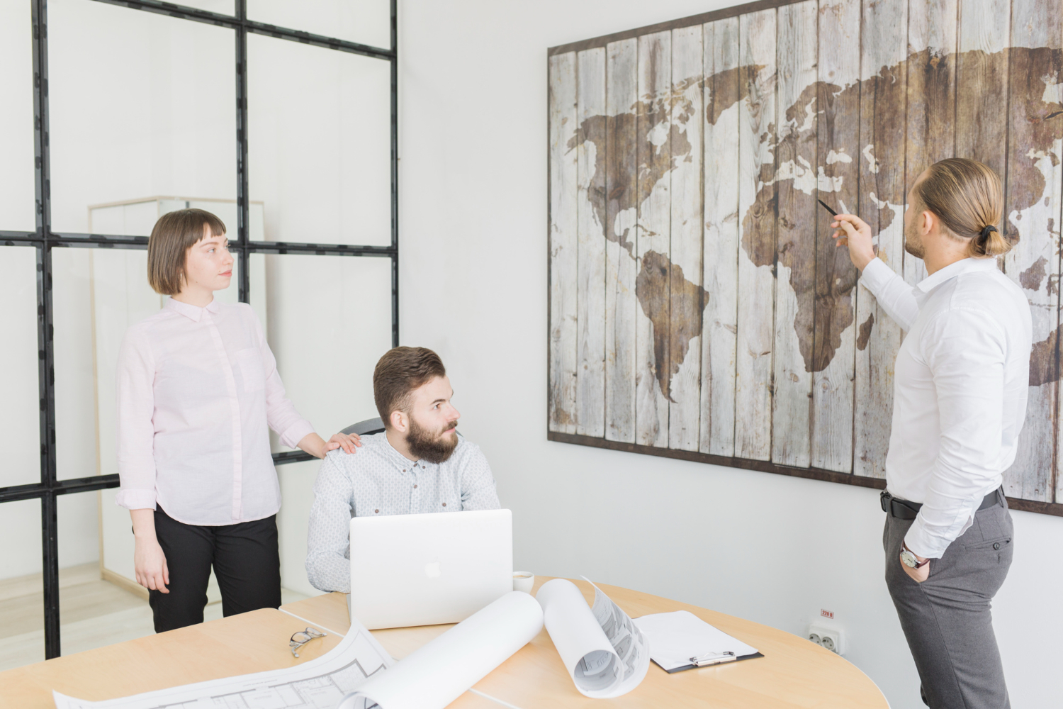 Compliance y cobertura legal internacional para marcas de diseño, mobiliario y decoración